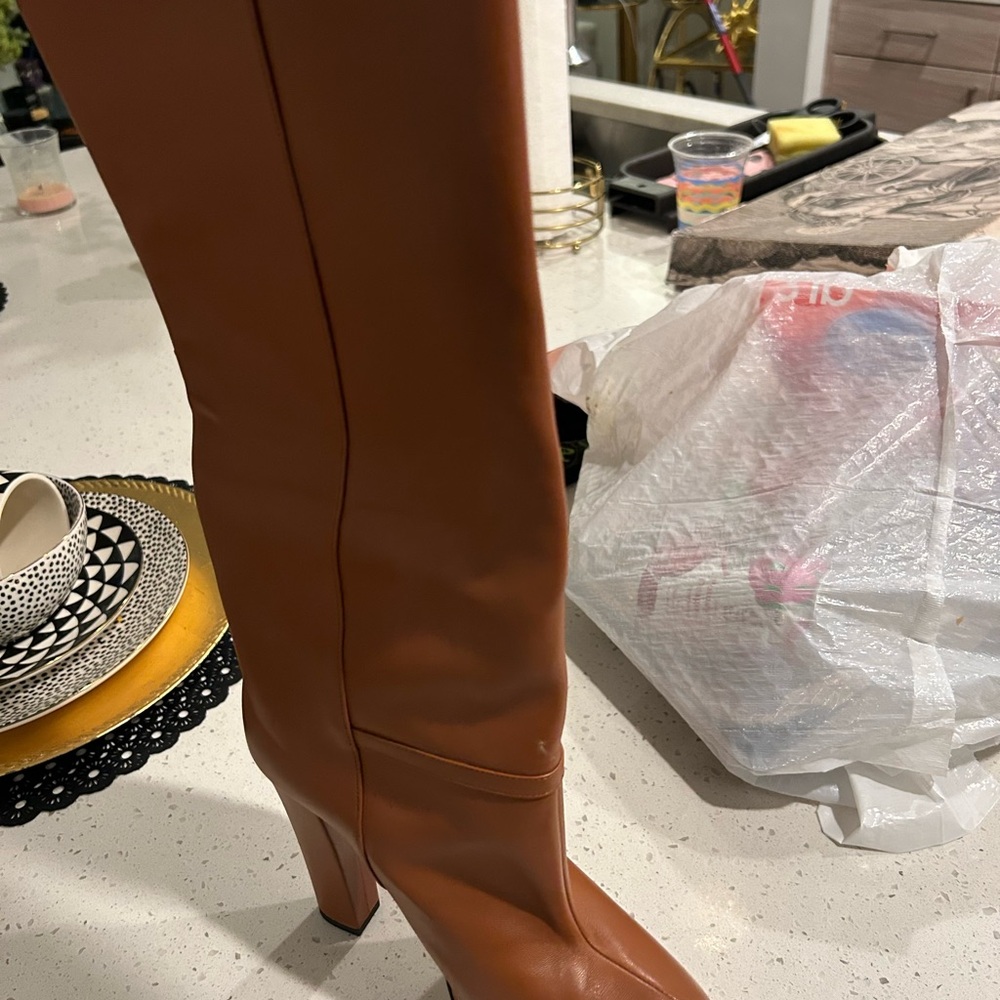 Women’s Gucci Boots - Picture 6 of 8